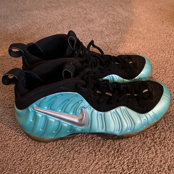 Nike - Picture 2 of 4